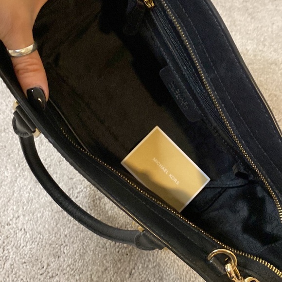 Michael kors Selma purse in black - Picture 3 of 7